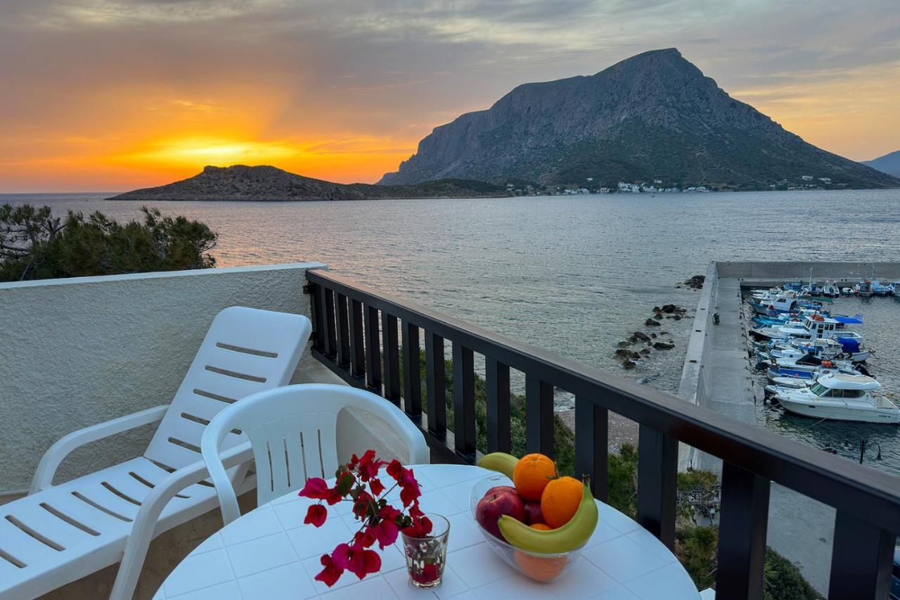 Pelagos Seafront Accommodation - Maria Myrties エクステリア 写真